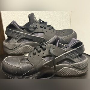 Men's Nike Air Huarache "Triple Black" sneakers